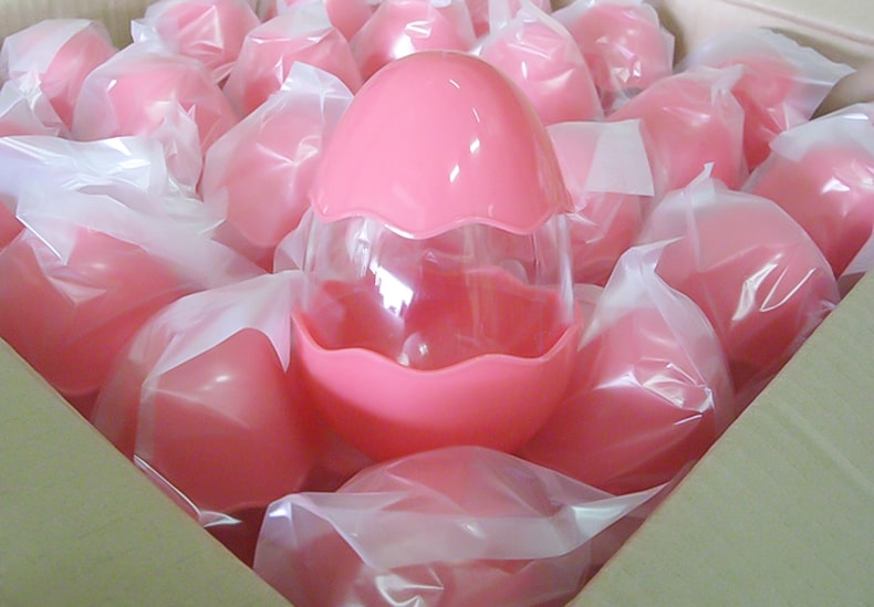 Egg-shaped Easter chocolate boxes