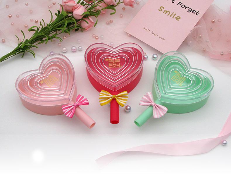 Heart-shaped candy boxes for favor