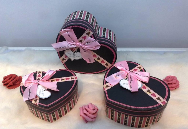 Custom handmade cardboard heart shaped gift boxes